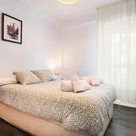 Apartment En Barrio Sevillano, Free Bus, Metro *