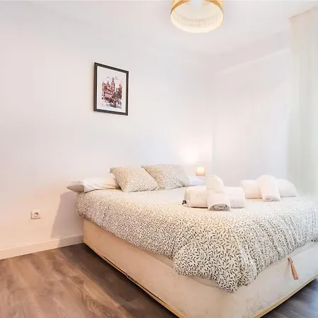 Apartment En Barrio Sevillano, Free Bus, Metro *
