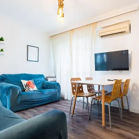 Apartment En Barrio Sevillano, Free Bus, Metro *