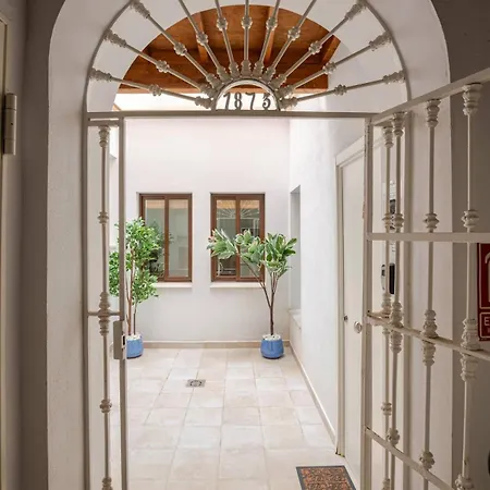 Beautiful Ground Floor Duplex In The Heart Of * Seville