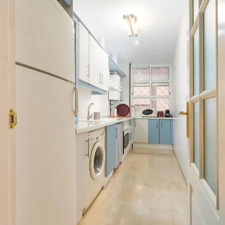 Comfortable Functional - Center - Train Station Apartment