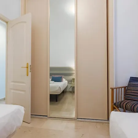 Comfortable Functional - Center - Train Station Apartment *