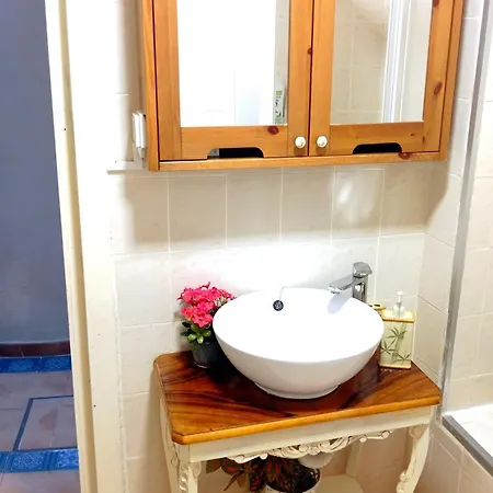 La Casa De Flores Homestay *