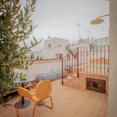Lirium Casa Patio * Seville