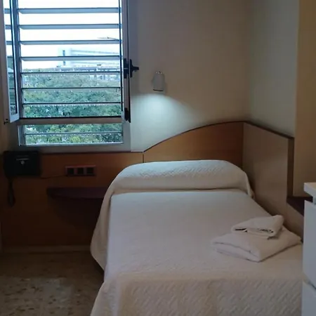 Hotel Larru Bermejales Residencia Universitaria *