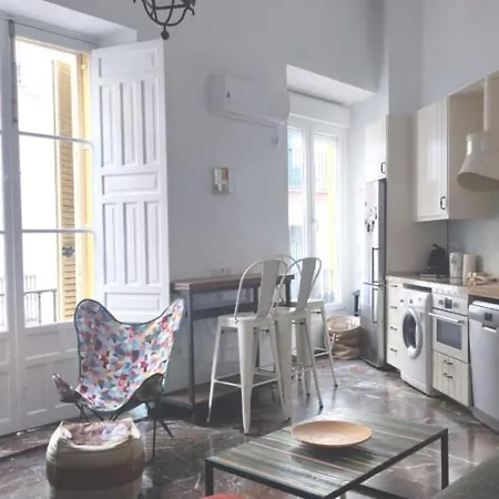 Apartment Faroles. Lovely And Peaceful Flat Centre