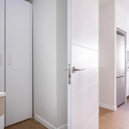 Apartment Bright Near Seville's Historic Center *