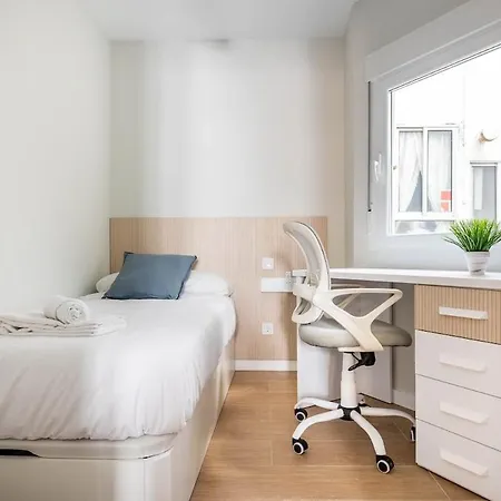 Apartment Bright Near Seville's Historic Center *