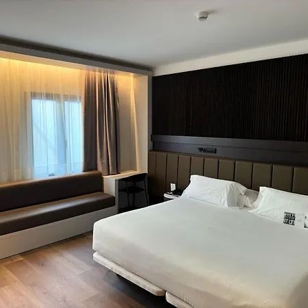 Hotel Becquer