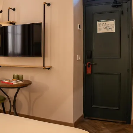Otel The Honest & Sevilla
