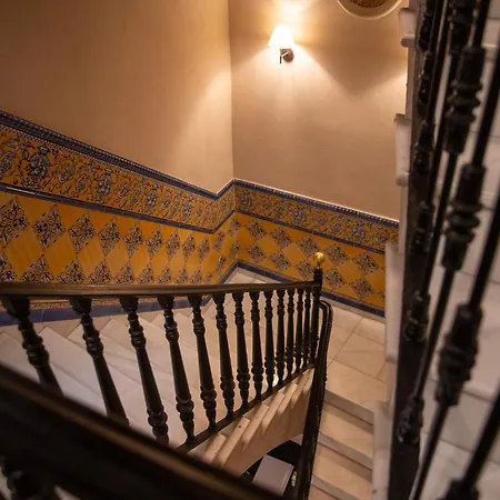 Otel The Honest & Sevilla