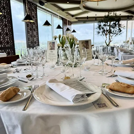 Ribera De Triana Hotel 4*