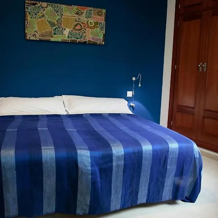 Rey De Sevilla Flats - Macarena