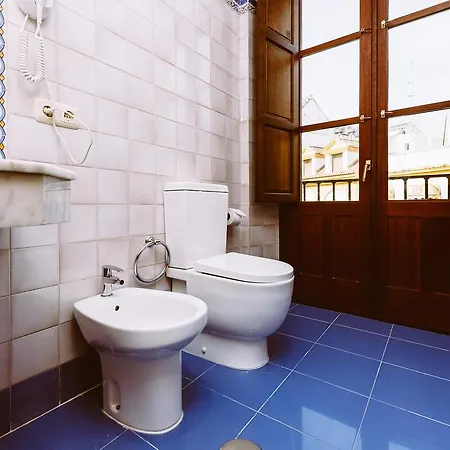 Basic Dona Manuela Hotel