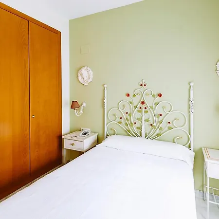 Basic Dona Manuela Hotel 2*