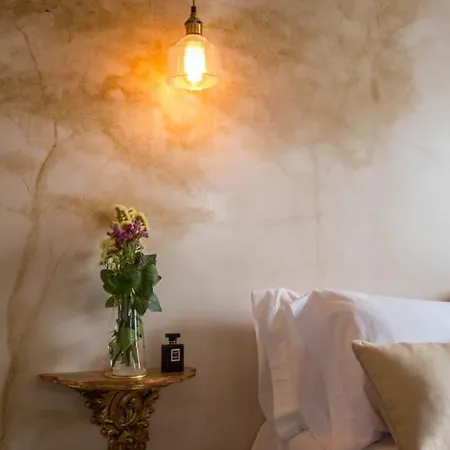 Eva Recommends Sentencia * Seville