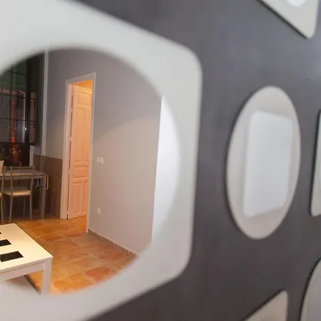 Reservaloen Puerta De La Maestranza Apartment