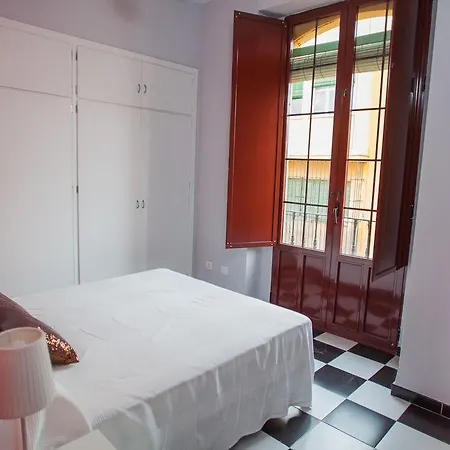 Reservaloen Puerta De La Maestranza Apartment