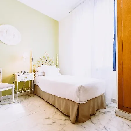 Basic Dona Manuela Hotel