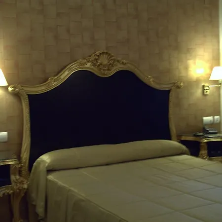 Adriano Boutique Hotel 3*
