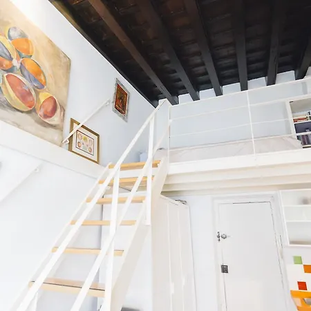 Casa De Las Golondrinas * Seville