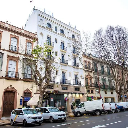 Hotel Petit Palace Puerta De Triana 3*