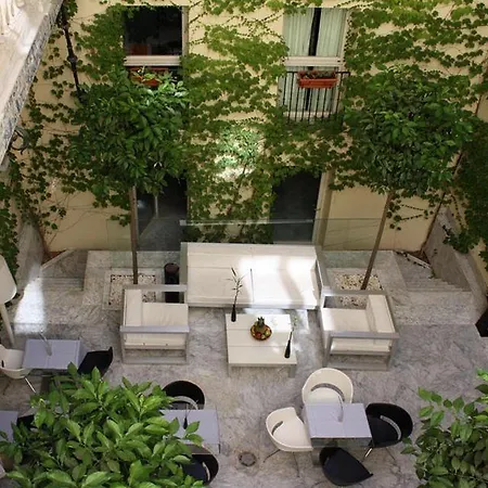 Petit Palace Santa Cruz Hotel