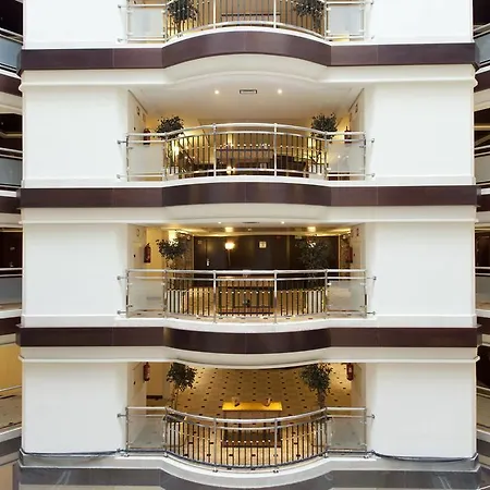 Center 4*