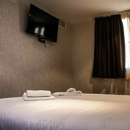 Hostel Black Swan *