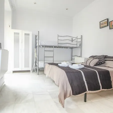 Deluxe Arco Del Postigo Apartment