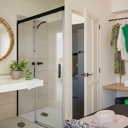 Santa Paula Pool & Luxury Apartment