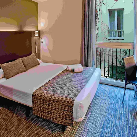 Petit Palace Santa Cruz Hotel 4*