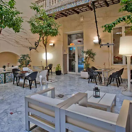 Hotel Petit Palace Santa Cruz 4*