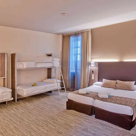 Petit Palace Santa Cruz Hotel 4*