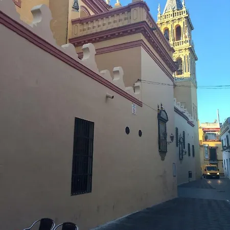Betis A La Orilla Del Guadalquivir & Vistas A La Giralda *