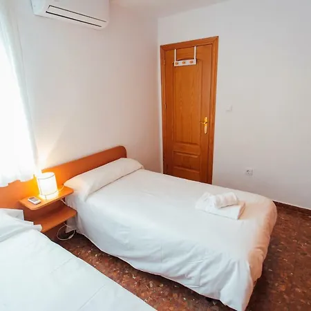 Comfortable- 2bd 1bth- Triana Apartment *