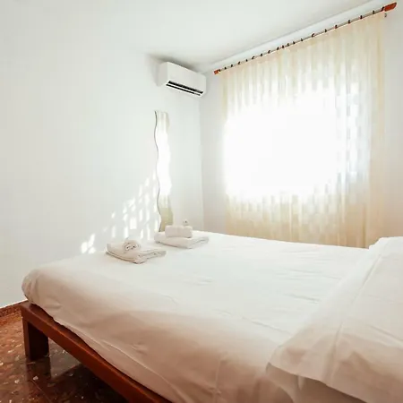 Apartment Comfortable- 2bd 1bth- Triana