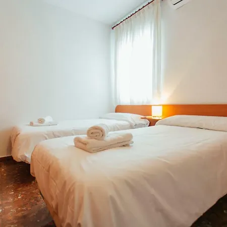 Comfortable- 2bd 1bth- Triana * Seville