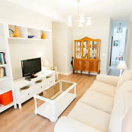 Idilico Atico En Triana-3bd+1bth *