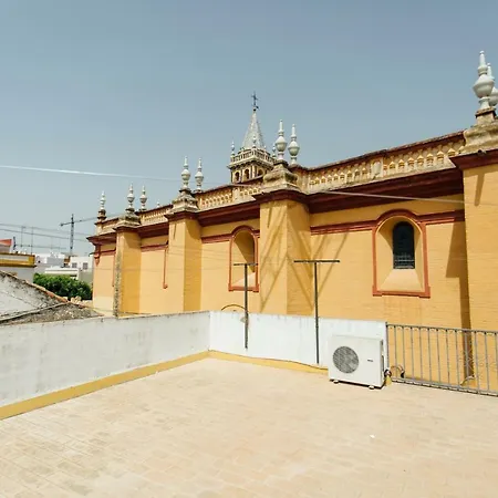 Idilico Atico En Triana-3bd+1bth *