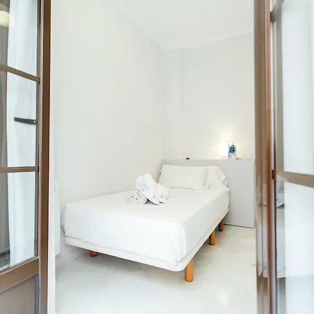 Minimalism And Modern- 2bd 1bth- Setas Siviglia