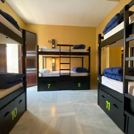 بيت شباب شباب أواسيز باكباكيرز بالاس سيفيل إشبيلية
